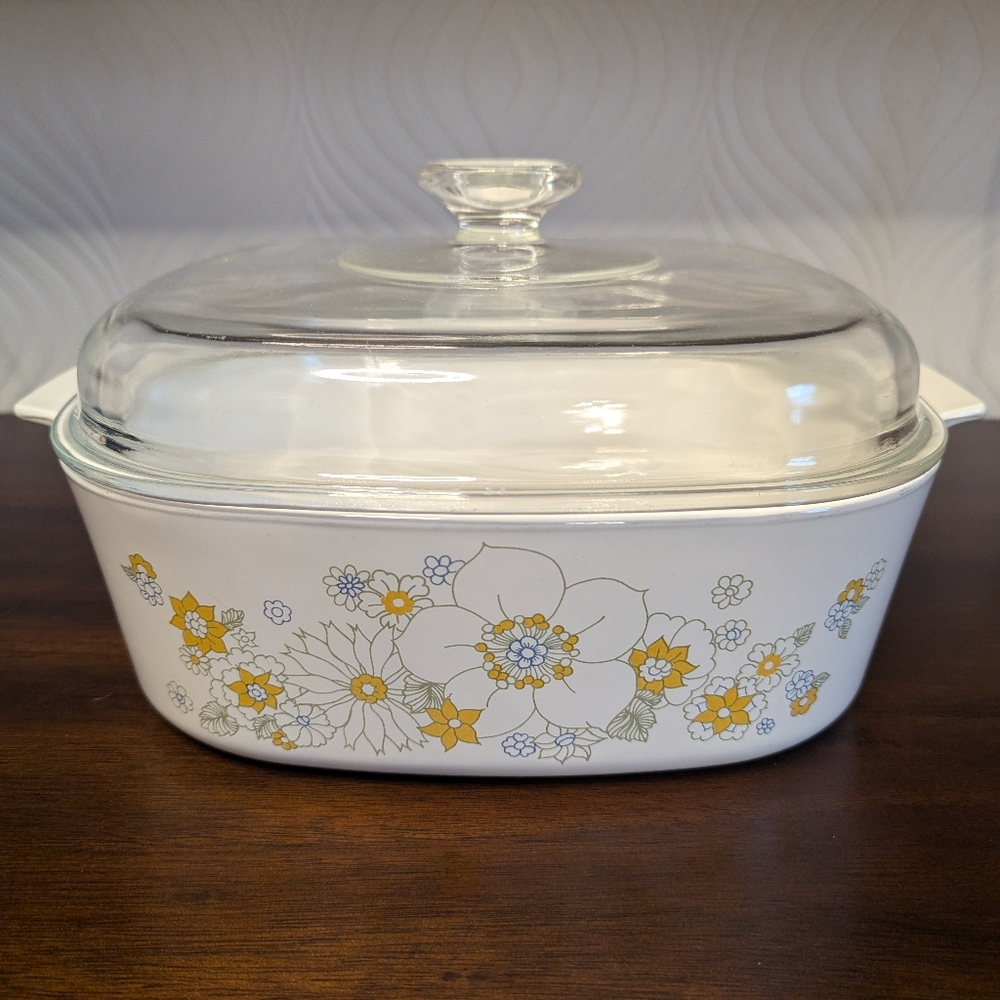 Vintage 70s CorningWare Floral Bouquet Daisy Flower Pattern 4QT Casserole A-84-B